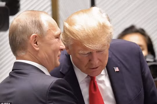 Hai ông Putin và Trump đã có cuộc tiếp xúc ngắn tại Hội nghị APEC tại Đà Nẵng, Việt Nam