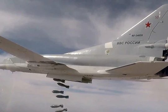 Máy bay ném bom chiến lược Tu-22M3 của Nga dội bom diệt mục tiêu khủng bố tại Syria