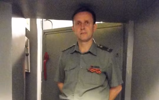 Giám đốc bảo tàng André Kacheiev, trước cửa đường hầm số 539.