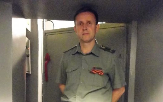 Giám đốc bảo tàng André Kacheiev, trước cửa đường hầm số 539.