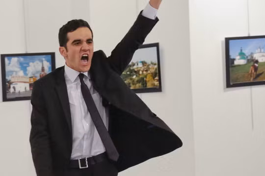 Sát thủ 22 tuổi đã ám sát đại sứ Nga