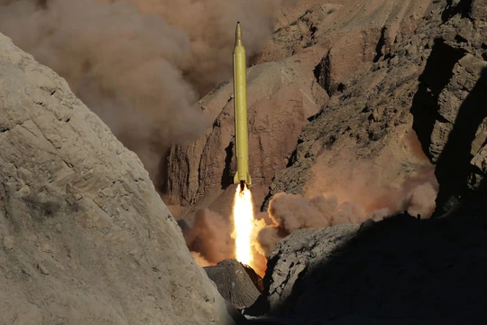 Tên lửa Iran rời bệ phóng