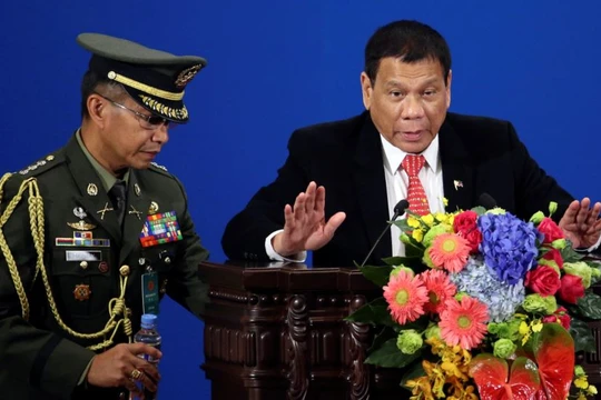 Ông Duterte giân dữ trước tuyên bố của Mỹ về cảnh báo không được mua vũ khí Nga