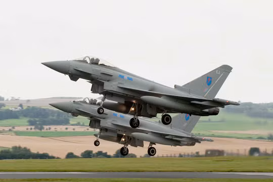 Chiến đấu cơ Typhoon của không quân hoàng gia Anh