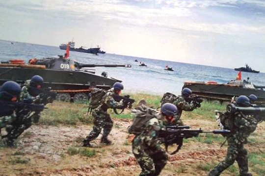 Lực lượng hải quân đánh bộ của Việt Nam trong một cuộc diễn tập
