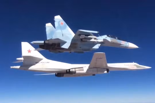 Chiến đấu cơ Su-30SM hộ tống Tu160 làm nhiệm vụ tại chiến trường Syria