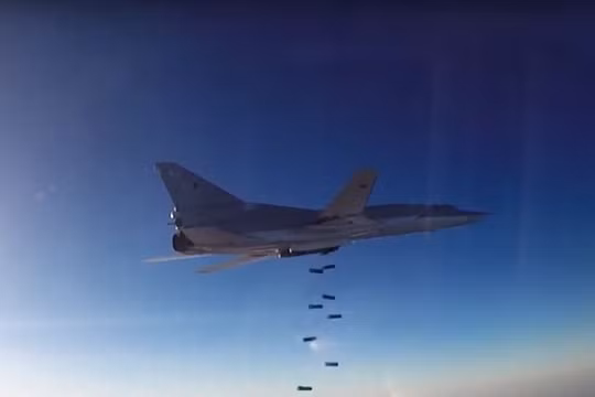 Máy bay ném bom chiến lược Tu-22M3 ném bom diệt mục tiêu tại Syria