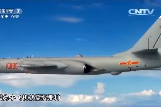 Trung Quốc khoe hình ảnh H-6K tuần tra chiến đấu