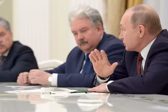 Ông Putin gặp gỡ các ứng viên tổng thống sau khi giành chiến thắng