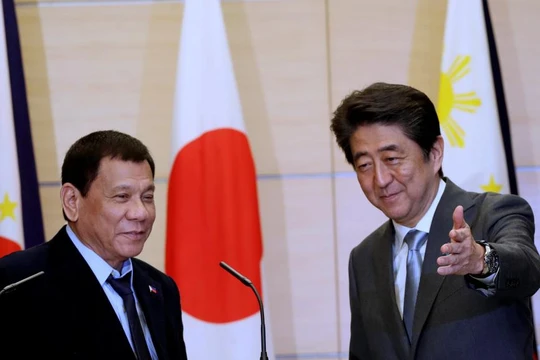 Thủ tướng Shinzo Abe tiếp đón ông Duterte