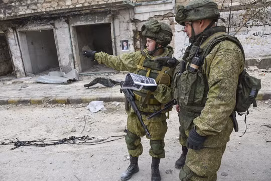 Binh sĩ Nga làm nhiệm vụ ở thành phố Aleppo, Syria sau khi giải phóng
