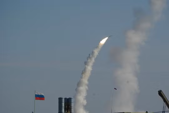 Tên lửa S-300 Nga khai hỏa trong một cuộc tập trận