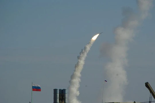 Tên lửa S-300 Nga khai hỏa trong một cuộc tập trận