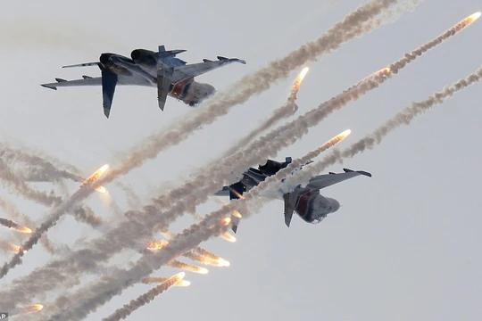 Một màn biểu diễn của phi đội "Tráng sĩ Nga"