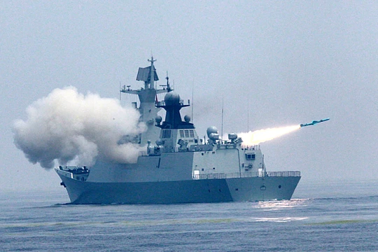Chiến hạm Trung Quốc khai hỏa trong cuộc tập trận trên biển