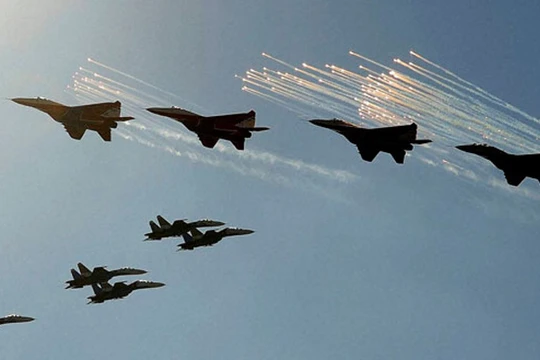 Phi đội tiêm kích biễu diễn của Nga