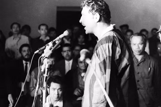 Phi công Mỹ bị bắn rơi và bắt làm tù binh ở miền Bắc Việt Nam