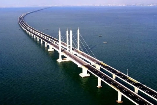 Cầu Kerch nối bán đảo Crimea với lục địa Nga