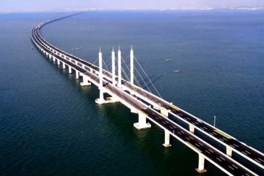 Cầu Kerch nối bán đảo Crimea với lục địa Nga