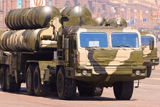 Tên lửa phòng không S-400 khét tiếng của Nga