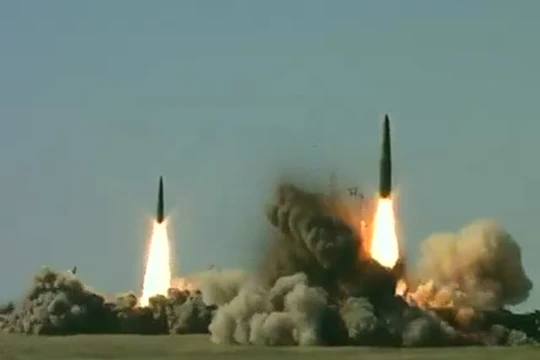 Tên lửa Iskander của Nga khai hỏa trong một cuộc tập trận