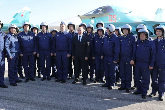 Tổng thống Nga Putin đích thân tới Syria hạ lệnh khởi động việc rút quân đội Nga sau tuyên bố chiến thắng