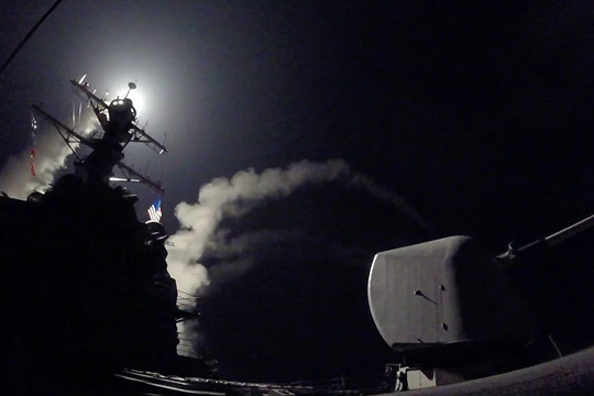 Mỹ ồ ạt phóng tên lửa hành trình tấn công quân đội Syria