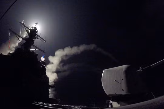 Mỹ ồ ạt phóng tên lửa hành trình tấn công quân đội Syria