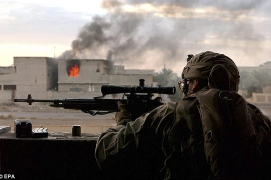 Một lính bắn tỉa Mỹ trên chiến trường Iraq