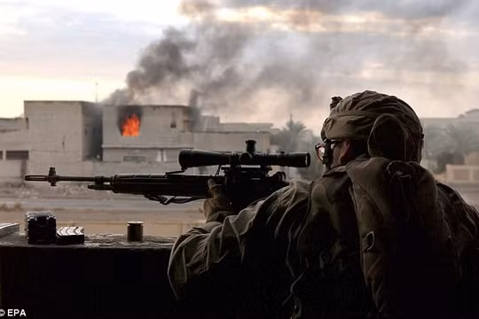 Một lính bắn tỉa Mỹ trên chiến trường Iraq