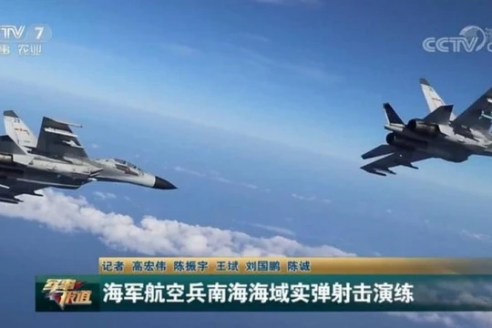 Truyền hình Trung Quốc phát phóng sự chiến đấu cơ nước này tập trận bắn đạn thật ở Biển Đông