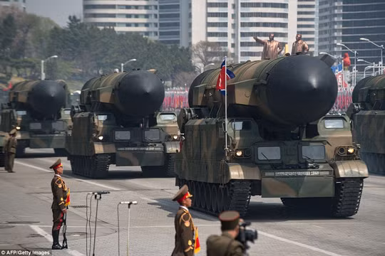 Dàn tên lửa đạn đạo của Triều Tiên trong lễ duyệt binh lịch sử hồi tháng 5/2017
