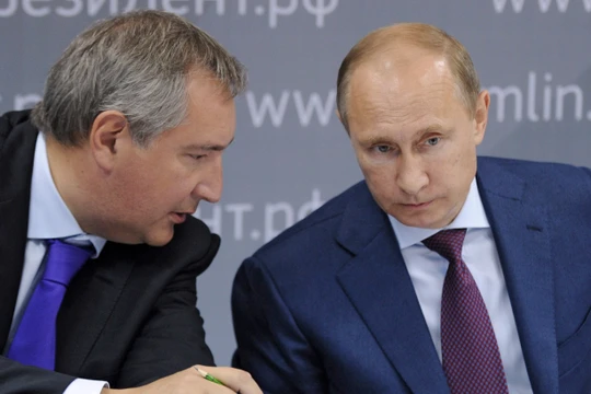 Tổng thống Putin và phó thủ tướng Dmitry Rogozin