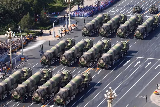 Tên lửa Trung Quốc trong cuộc diễu binh năm 2015