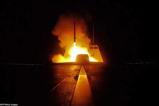Chiến hạm Pháp khai hỏa tên lửa tấn công Syria sáng 14/4
