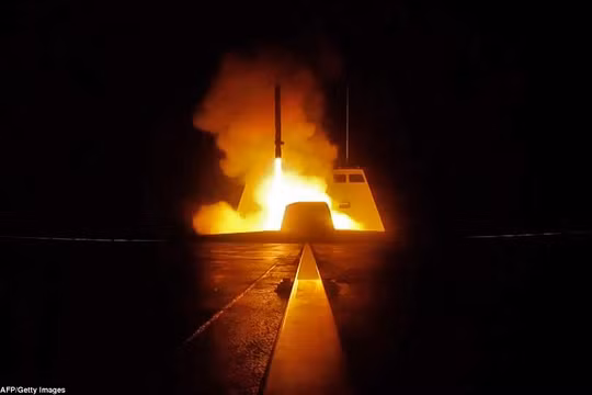 Chiến hạm Pháp phóng tên lửa tấn công Syria hôm 14/4