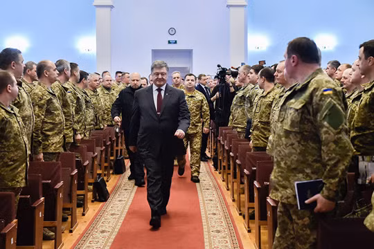 Ông Poroshenko họp với các chỉ huy quân đội Ukraine
