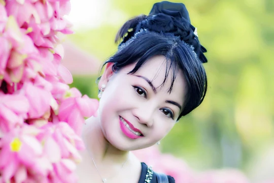 Nhà báo Hoàng Thiên Nga