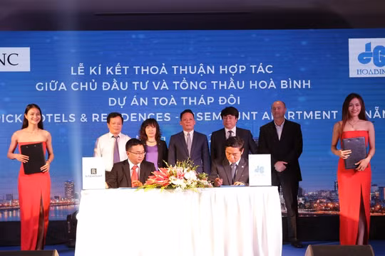 Lễ ký kết dự án Risemount Apartment Đà Nẵng giữa Hòa Bình và Chủ đầu tư Công ty Cổ phần PAVNC (Nguồn: HBC) 