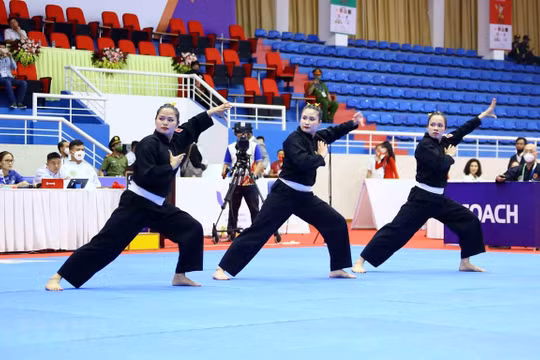 Các nữ VĐV giành VCV ở môn Pencak silat 