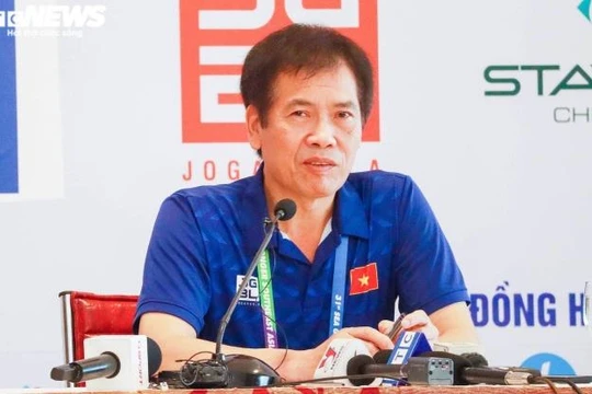 Trưởng đoàn thể thao Việt Nam Trần Đức Phấn phát biểu trong buổi gặp gỡ báo chí sau SEA Games 31 