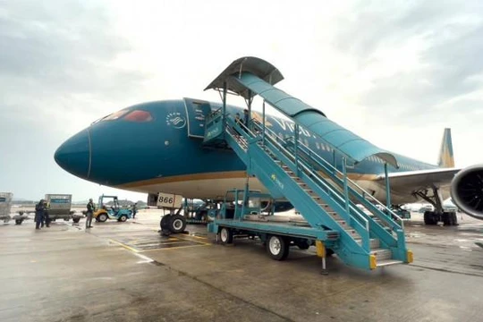 Hình ảnh chiếc máy bay trước khi cất cánh ở sân bay Nội Bài 