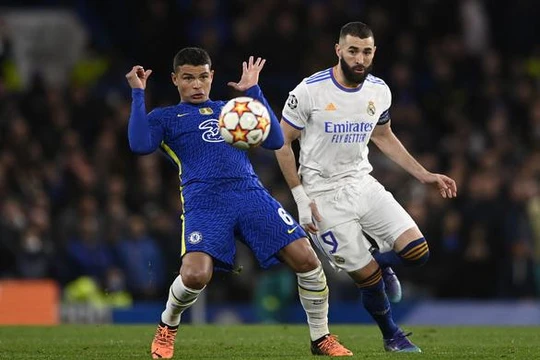 Karim Benzema chạm mốc nhiều thành tích ấn tượng sau cú hat-trick vào lưới Chelsea