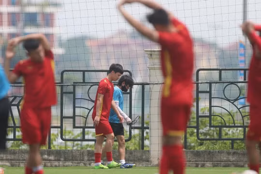 Hoàng Đức phải tập riêng cùng bác sĩ Choi 