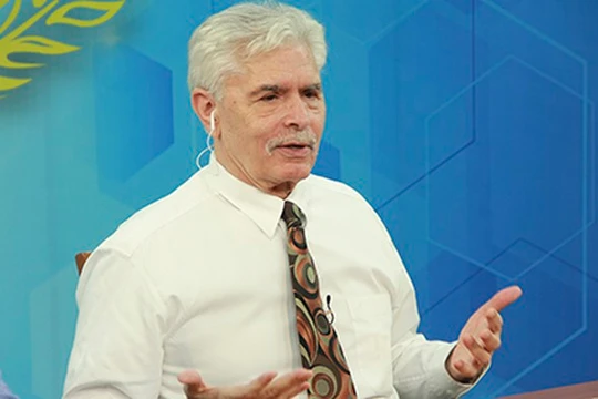 Tiến sĩ Terry Buss nguyên Hiệu trưởng Trường Chính sách Công, ĐH Carnegie Mellon, thành viên Hội đồng quốc gia Mỹ.