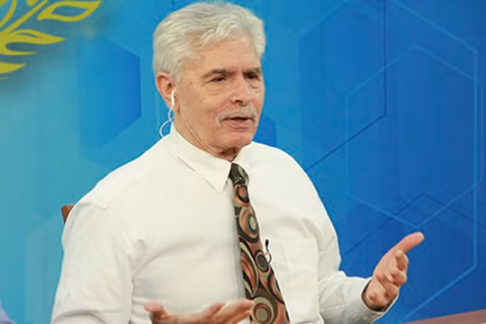 Tiến sĩ Terry Buss nguyên Hiệu trưởng Trường Chính sách Công, ĐH Carnegie Mellon, thành viên Hội đồng quốc gia Mỹ.