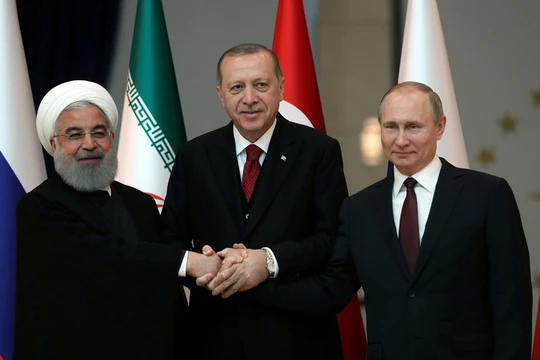 Hội nghị thượng đỉnh 3 bên.