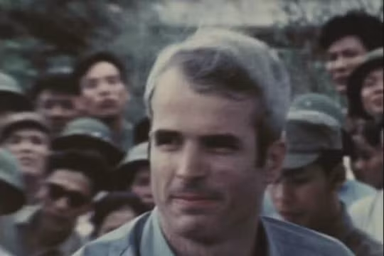 Ông John McCain, hiện là Thượng nghị sĩ Hoa Kỳ