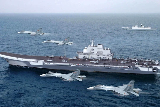 Tàu sân bay Liêu Ninh.