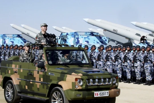 Ông Tập duyệt binh